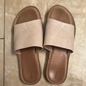 Olukai PinkBlush Leaf Pattern Slide Sandals